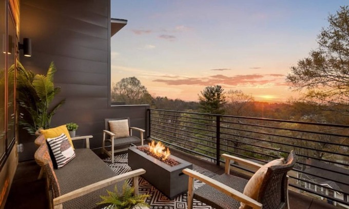 East Ridge House | Nomad-An Atomic Ridge Home