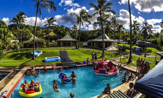 Airlie Beach Hotel | Nomads Airlie Beach