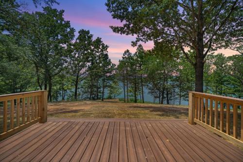 Russellville House | Nordin's LakeHouse, Lakefront Hideaway on Delaware Bay Sleeps 10