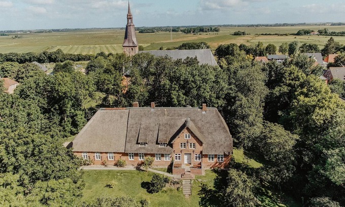 Tetenbull House | North SeaEstate under thatch with sauna near Sankt Peter-Ording/Eiderstedt peninsula