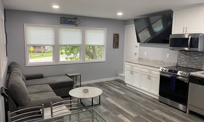 Clear Lake Apartment | North Shore Loft, close to everything!