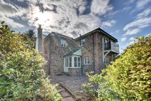 Burrington House | Northcote Lodge