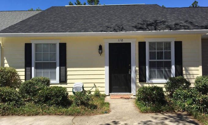Aiken Condo | Now available short or long term. Convenient to Bruce’s Field .Pets ok.Updated