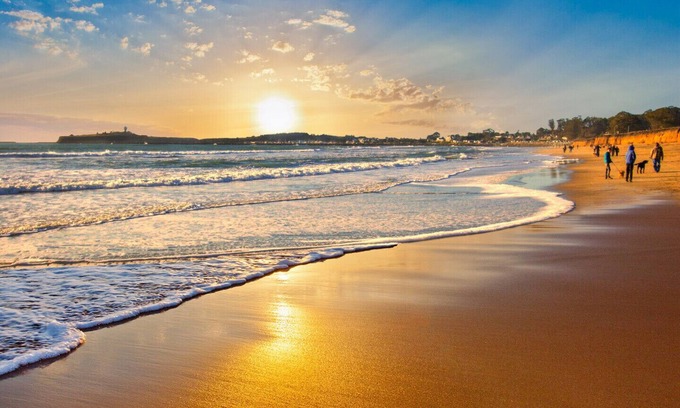 El Granada House | Now Trending - Entire Beach Home Walk to Beaches, Restaurants, Activities