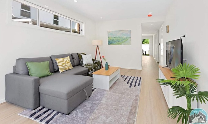 Schofields House | NSCH002-3 · Aircabin｜Schofield｜Lovly Comfy｜4 Bed House Parking