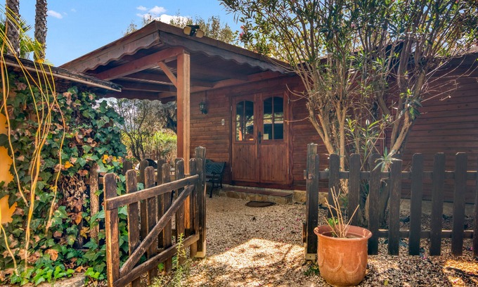 Benicolet Apartment | Null 'Entre Viejos Olivos 8' with Mountain View, Shared Pool and Air Conditioning