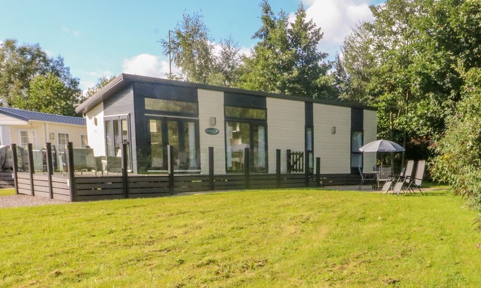 Yealand Conyers Cottage | NUMBER 15, pet friendly, character holiday cottage in Carnforth