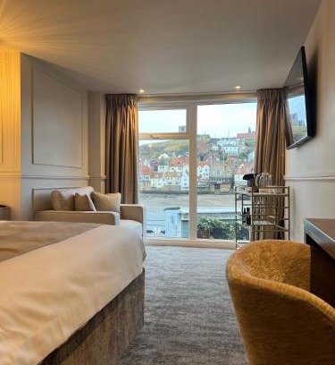 Whitby Hotel | Number 3 Pier Road Suites