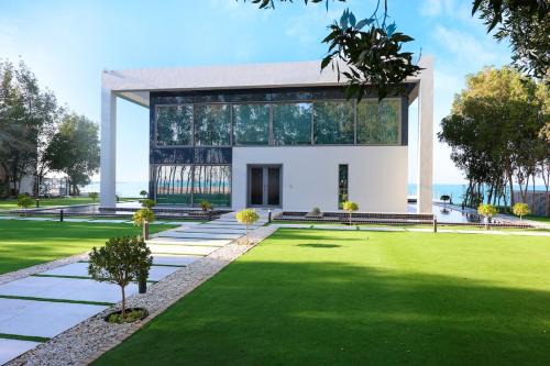 Abu Dhabi Villa | Nurai Island’s Overwater Paradise : Luxury Retreat