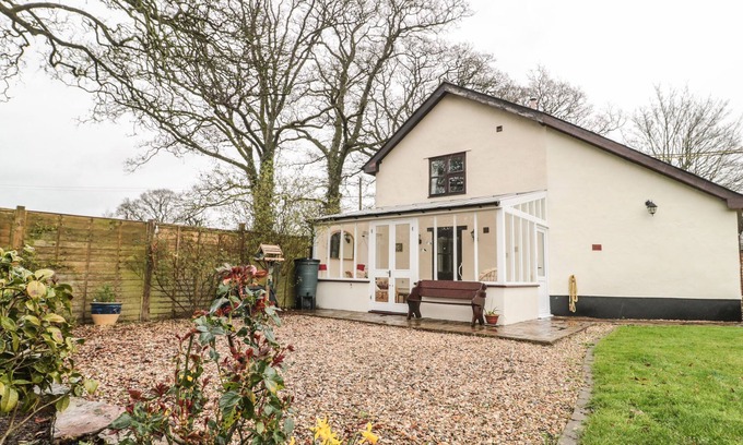 Cullompton Cottage | OAK BARN, pet friendly, character holiday cottage in Kentisbeare