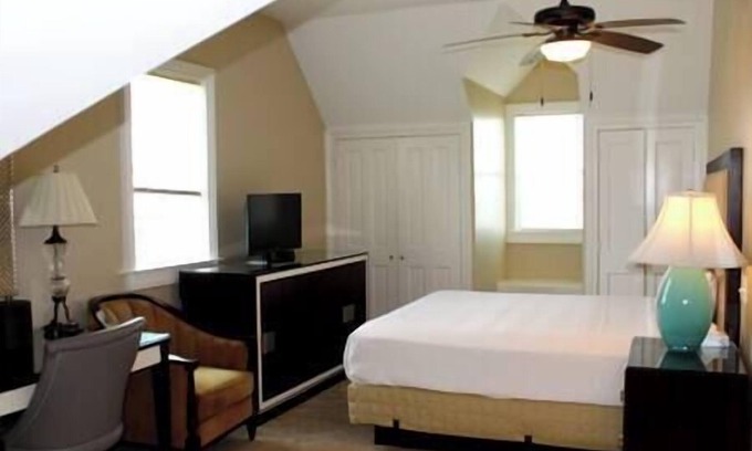 Lafitte Bed & Breakfast | Oak Cottage R303