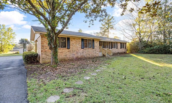 Semmes House | Oak Hill- 2 Acres with Pool, 4 Bedrooms