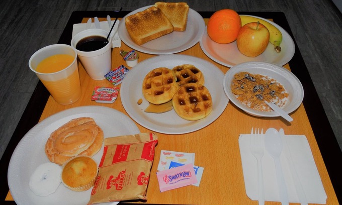 Claxton Hotel | Oak Tree Inn & Suites