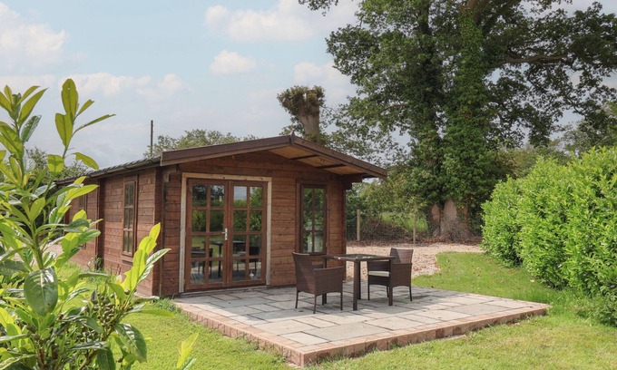 Low Catton Cottage | OAK TREE LODGE, romantic, character holiday cottage in Strensall