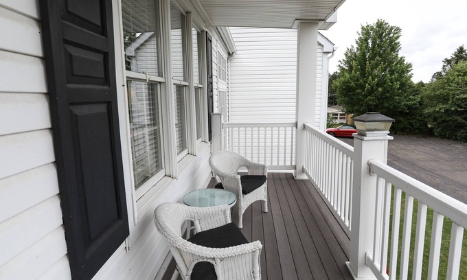 Plum Bed & Breakfast | Oakmont Inn