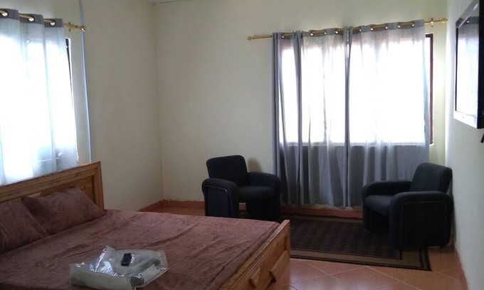Pepease House | Oaks : Private Room 6