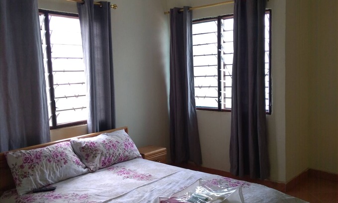 Pepease House | Oaks : Private Room 8