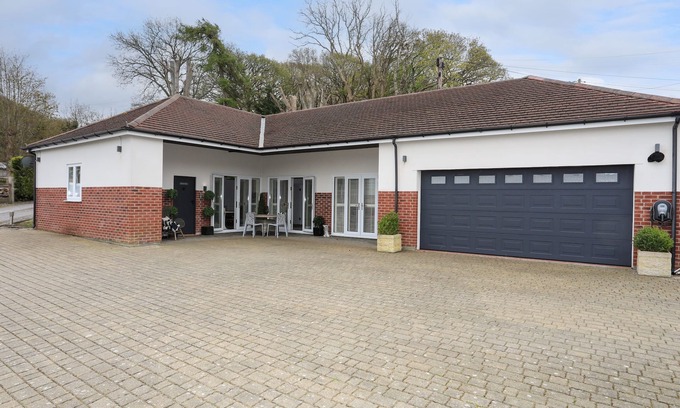 Henryd Cottage | OAKWOOD STABLES, with open fire in Conwy