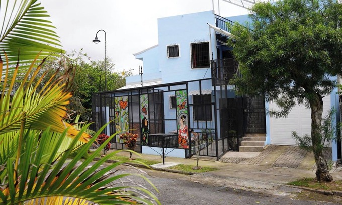 Amon Apartment | Oasis in Downtown next to Simon Bolivar Park with private balcony