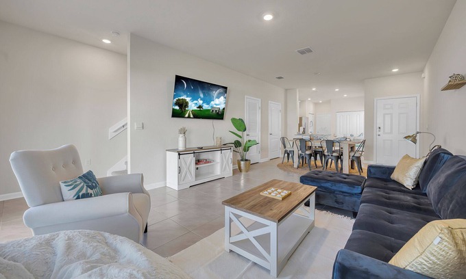 St. Augustine House | Oasis Sanctuary, 3 Bedroom Designer Home, 15 Miles to the Beaches, Fun Game Room