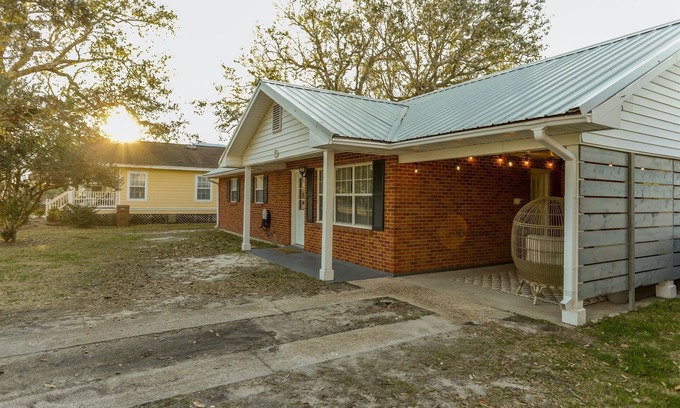 Long Beach House | Oasis Steps to Beach, Pet-Friendly, Walk Downtown