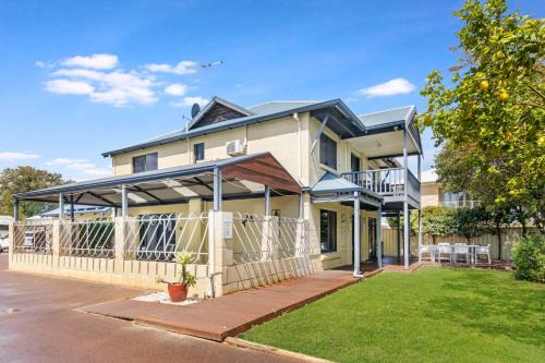 Busselton Bed & Breakfast | Observatory Guesthouse - Adults Only