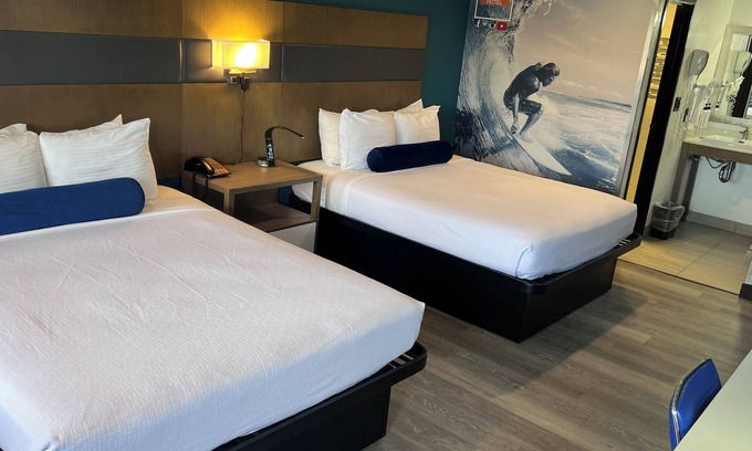 East Side Costa Mesa Hotel | OC Hotel Costa Mesa