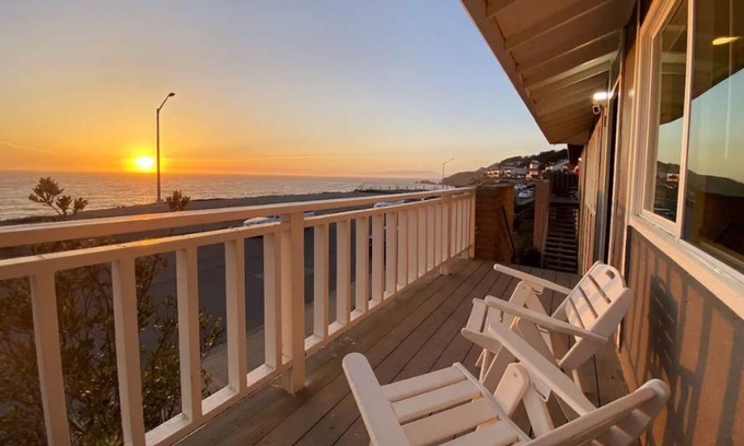 Edgemar - Pacific Manor House | Ocean/Beach Front 🏖🌊w/Sweeping Oceanviews🌅🐳🪂