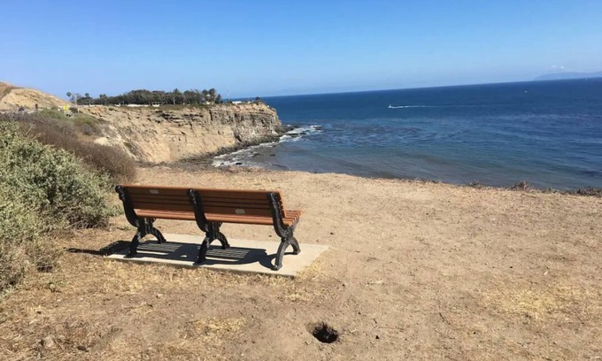 San Pedro Apartment | OCEAN BREEZE!Furnished 2/1 Pt Fermin.Pets,fenced yard,WD,parking+street.DECK!