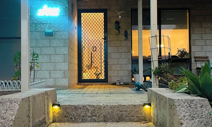 Preston Beach House | Ocean breeze Villa 3BR nWalk to the beach nNo pets