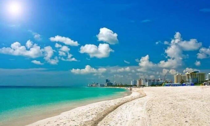 South of Fifth Condo | OCEAN Dr, Steps to Beach, POOL APT. 1/1, WITH PARKING PERMIT and CITY APPROVED.