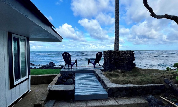 Hauula Apartment | Ocean front apartment in brilliant Hauula with AC, WiFi