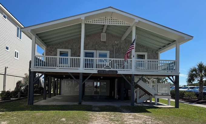 Sunset Beach Cottage | OCEAN FRONT CHARMING 4BD/2BA COTTAGE. Close to stores and pier! INCLUDES LINENS
