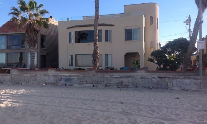 South Mission Beach Apartment | Ocean Front, On The Boardwalk