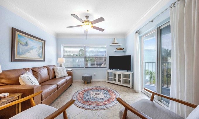 Butler Beach House | Ocean Hibiscus Retreat – For 8