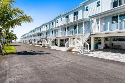 Marathon Hotel | Ocean Isles 50