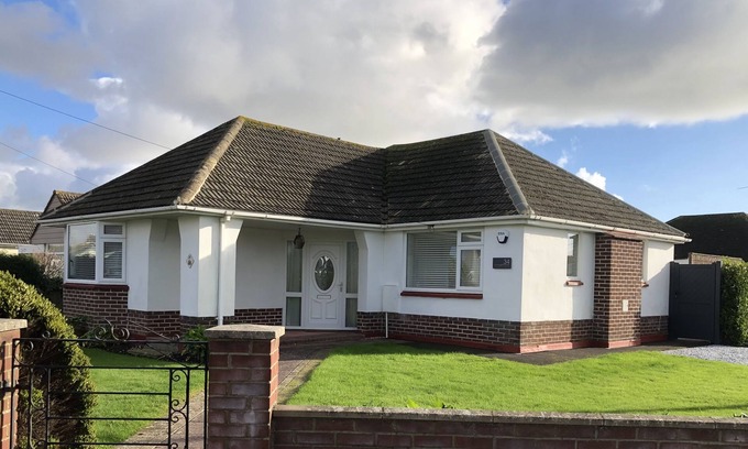 New Forest District House | Ocean La Vie - recently renovated bungalow in Barton on Sea.