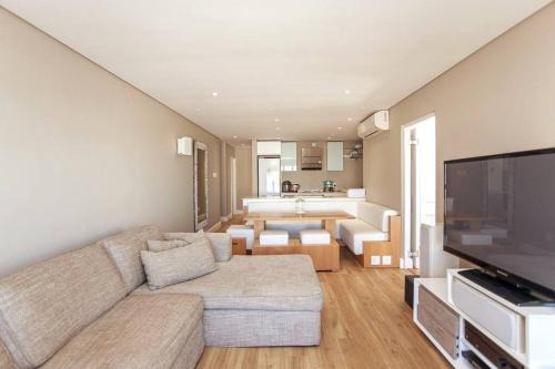 Pollok Beach Apartment | Ocean living @ Summerseas