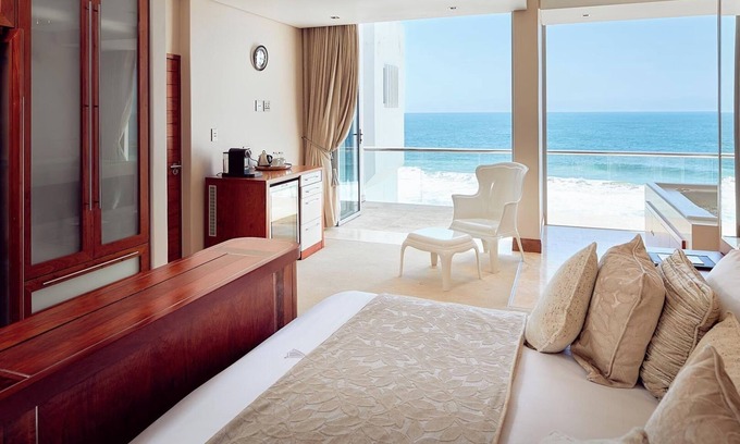 Ballito Apartment | Ocean-Penthouse Paradise | Jacuzzi | Bar