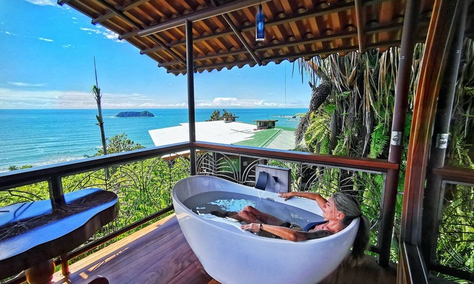 Manuel Antonio Resort | OCEAN SKY LOFT AIRPLANE HOME sleeps 8