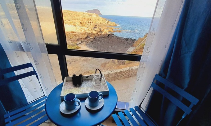 Los Abrigos Apartment | Ocean sunrise charming apartment,beach,wifi