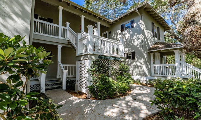 Wabasso Beach Apartment | Ocean, Tennis, Oaks and More