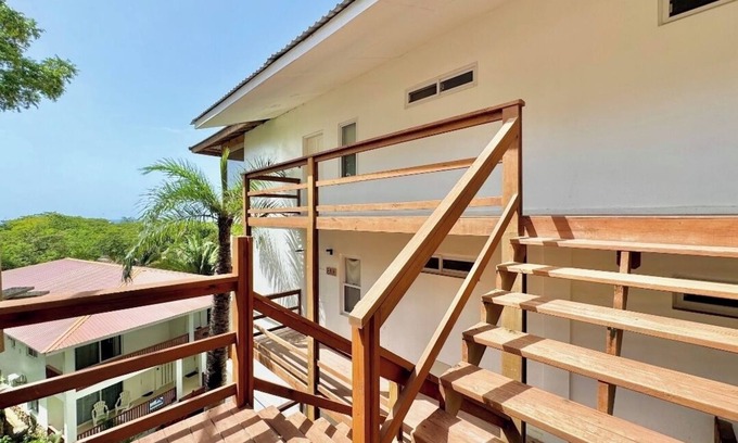 West End Condo | Ocean View 1-bedroom condo with AC and WiFi in fantastic West End