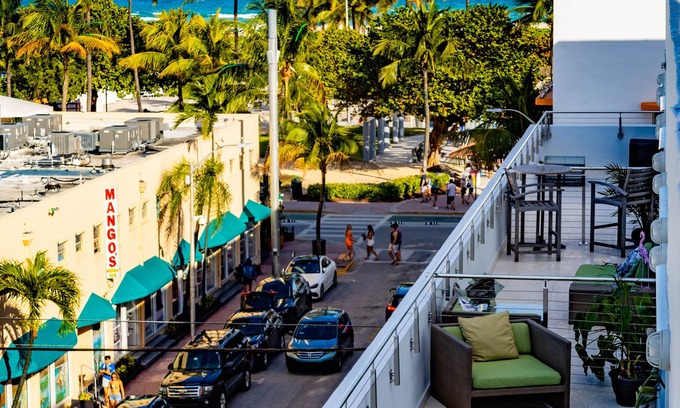 South Beach Condo | Ocean View 2 Bedroom 3 Bath South Beach Penthouse Steps To The Beach!