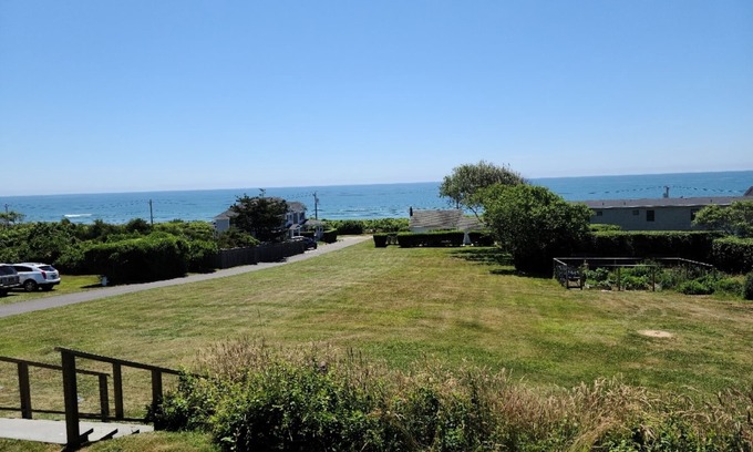 Montauk Hotel | Ocean View 2 Bedroom with Beach Pass