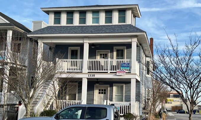 North End House | Ocean View - 9 Bed & 5 Bath-1.5 Blocks to Boardwalk - Sleeps 24!