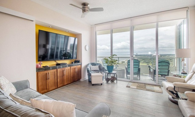Biloxi Condo | Ocean view from every room!