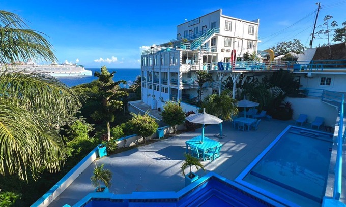 Gravel Bay Hotel | Ocean View Hotel and Restaurant