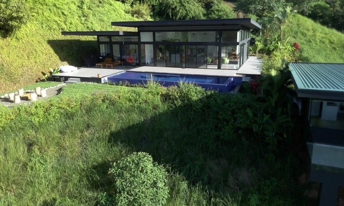 Portalon House | Ocean view jungle surf house with 3 casitas, 7 bdrms with AC near Manuel Antonio