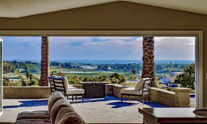 Fire Mountain House | Ocean View Poolside Retreatn